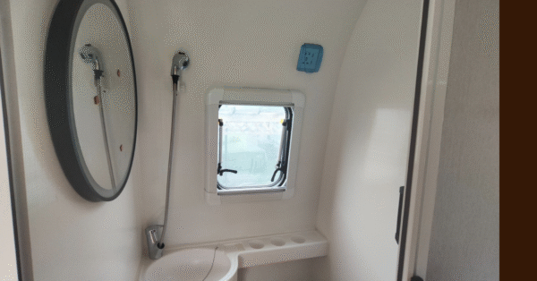WM Airstream Camper - Image 10