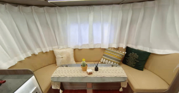 WM Airstream Camper - Image 4