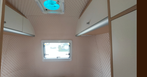 WM Airstream Camper - Image 11